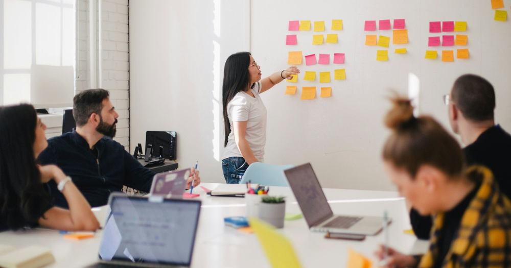 Singapore marketing team from Thrivemediasg analyzes successful ROAS data from a broad targeting campaign on a digital dashboard.